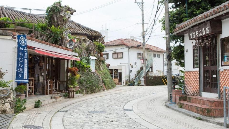 Okinawa Naha Jinjin -沖縄伝統体験型宿じんじん- Zewnętrze zdjęcie